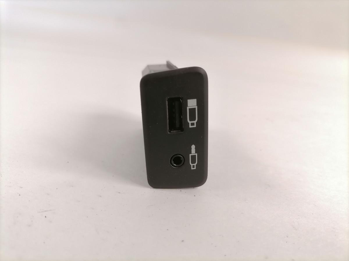 Scania USB/AUX pistikute paneel 2554705 - Sistema elétrico para Camião: foto 2 Scania USB/AUX pistikute paneel 2554705 - Sistema elétrico para Camião: foto 2