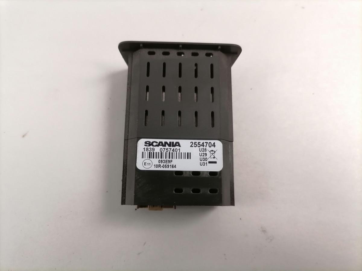 Scania USB pistiku paneel 2554704 - Sistema elétrico para Camião: foto 5 Scania USB pistiku paneel 2554704 - Sistema elétrico para Camião: foto 5