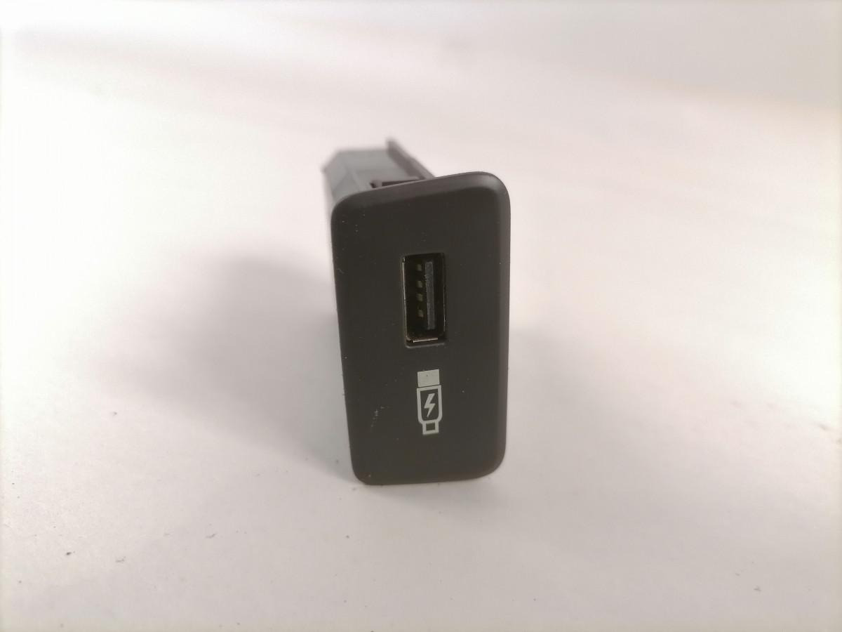 Scania USB pistiku paneel 2554704 - Sistema elétrico para Camião: foto 2 Scania USB pistiku paneel 2554704 - Sistema elétrico para Camião: foto 2
