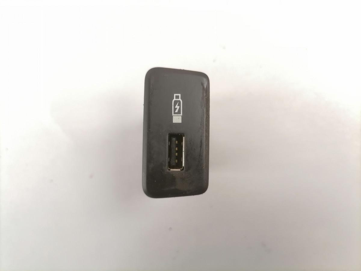 Scania USB pistiku paneel 2554704 - Sistema elétrico para Camião: foto 3 Scania USB pistiku paneel 2554704 - Sistema elétrico para Camião: foto 3