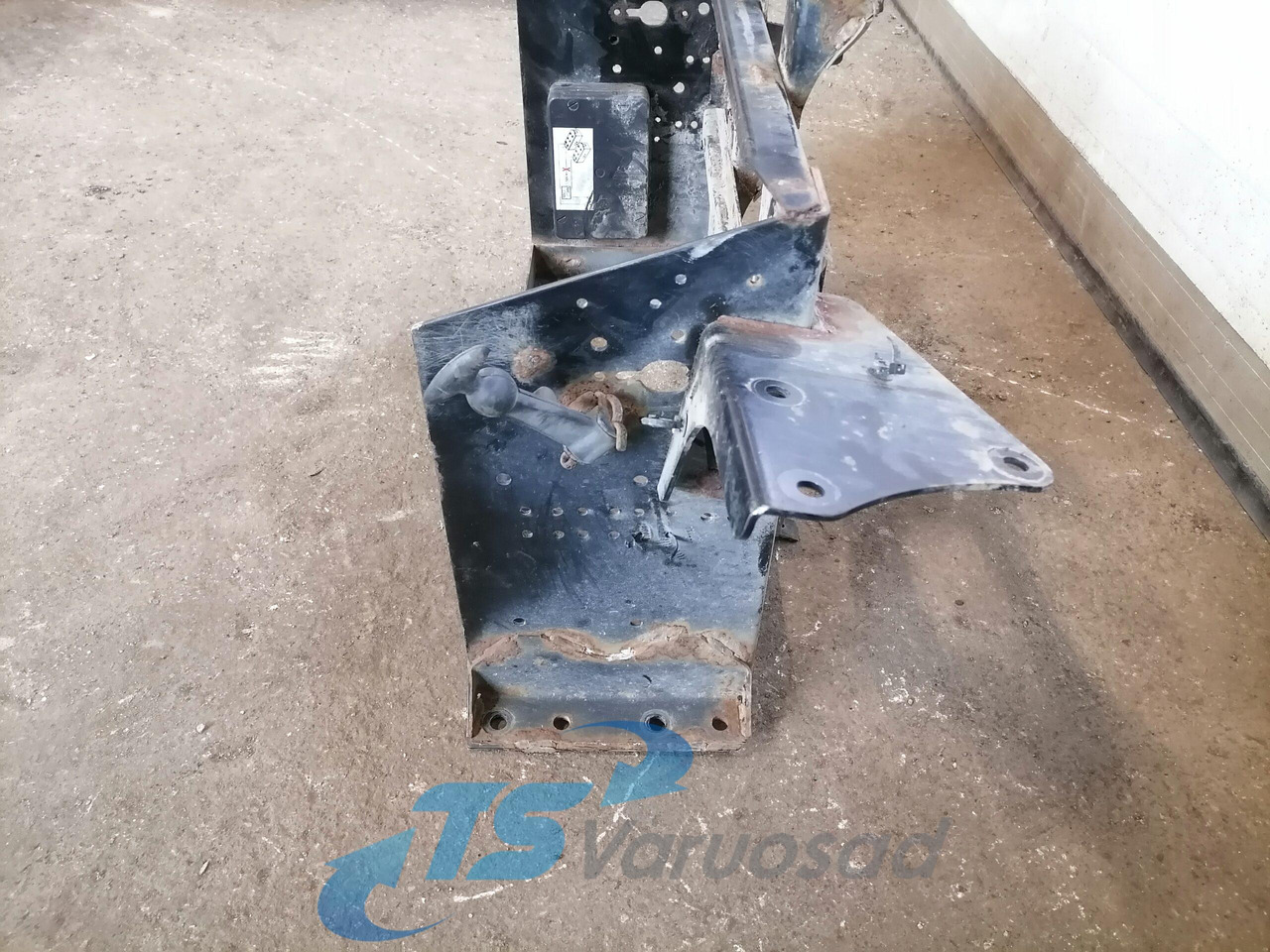 Volvo Battery box 82242391 - Bateria automotiva para Camião: foto 4 Volvo Battery box 82242391 - Bateria automotiva para Camião: foto 4