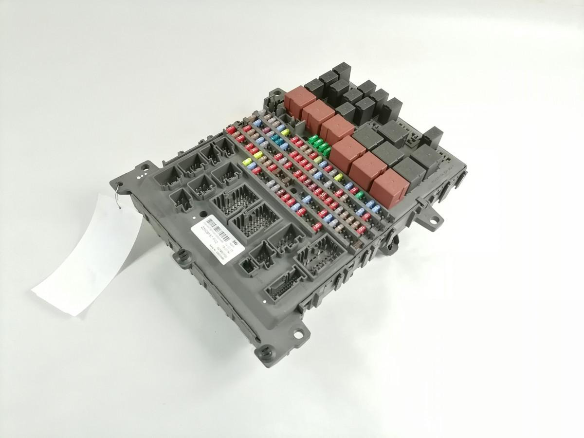 Volvo Central electric unit 22009557 - Fusível para Camião: foto 2 Volvo Central electric unit 22009557 - Fusível para Camião: foto 2