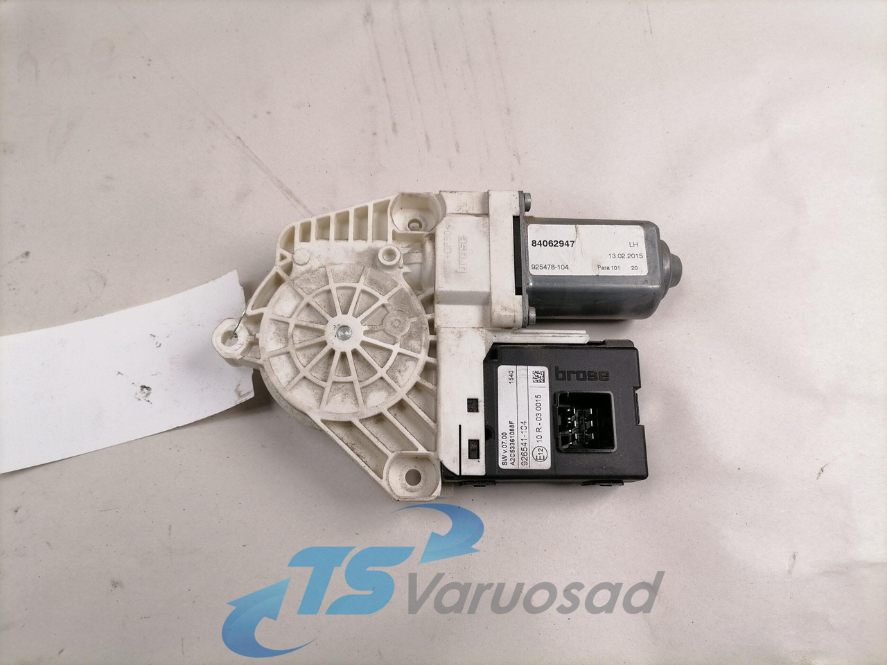 Volvo Glass lift 84062947 - Vidro e peças para Camião: foto 1 Volvo Glass lift 84062947 - Vidro e peças para Camião: foto 1
