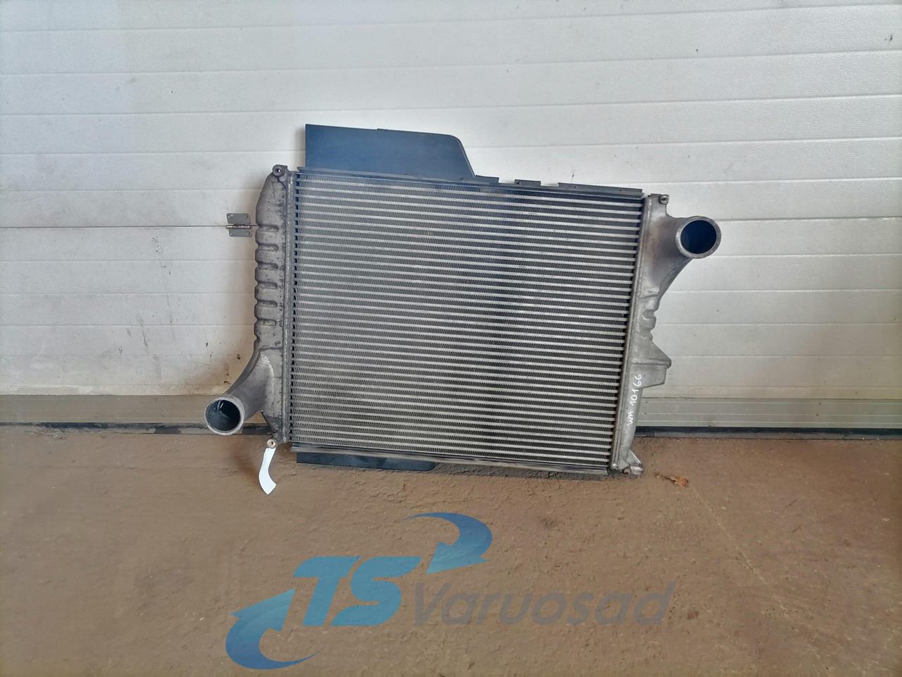 Volvo Intercooler radiator 20936050 - Intercooler para Camião: foto 1 Volvo Intercooler radiator 20936050 - Intercooler para Camião: foto 1