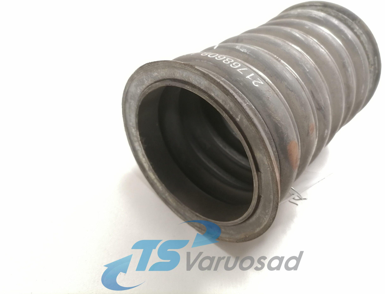 Volvo Intercooleri lõdvik 21768608 - Intercooler para Camião: foto 2 Volvo Intercooleri lõdvik 21768608 - Intercooler para Camião: foto 2