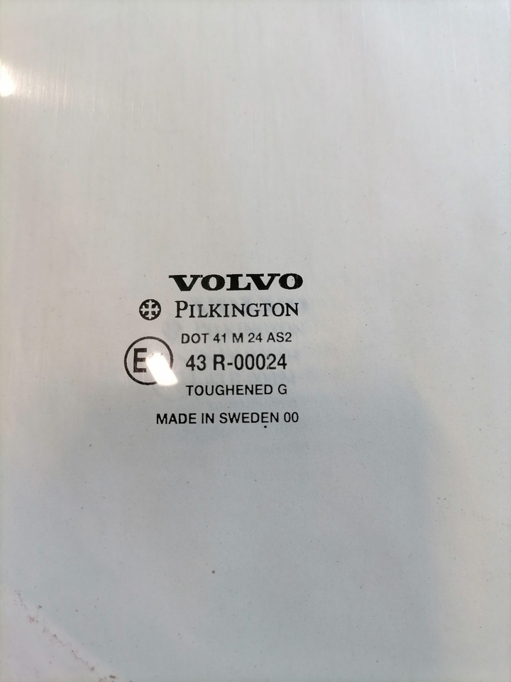 Volvo Küljeklaas, parem 8140913 - Vidro e peças para Camião: foto 3 Volvo Küljeklaas, parem 8140913 - Vidro e peças para Camião: foto 3