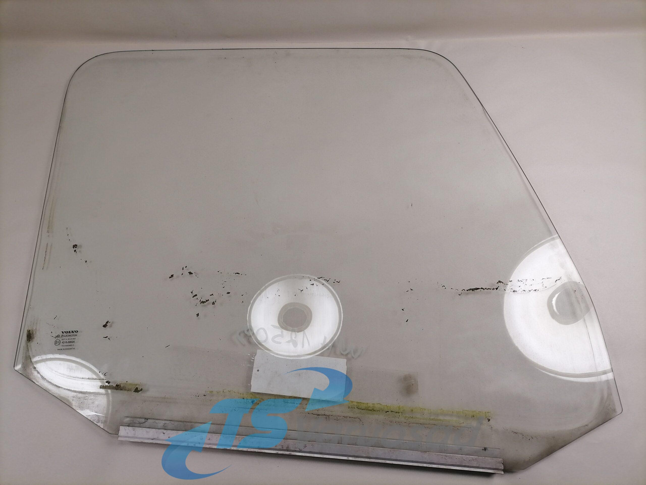 Volvo Küljeklaas, parem 8140913 - Vidro e peças para Camião: foto 1 Volvo Küljeklaas, parem 8140913 - Vidro e peças para Camião: foto 1