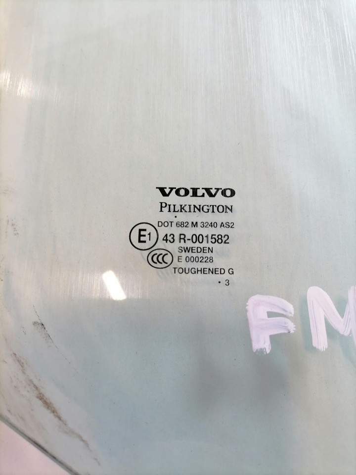 Volvo Küljeklaas, parem 8140913 - Vidro e peças para Camião: foto 3 Volvo Küljeklaas, parem 8140913 - Vidro e peças para Camião: foto 3