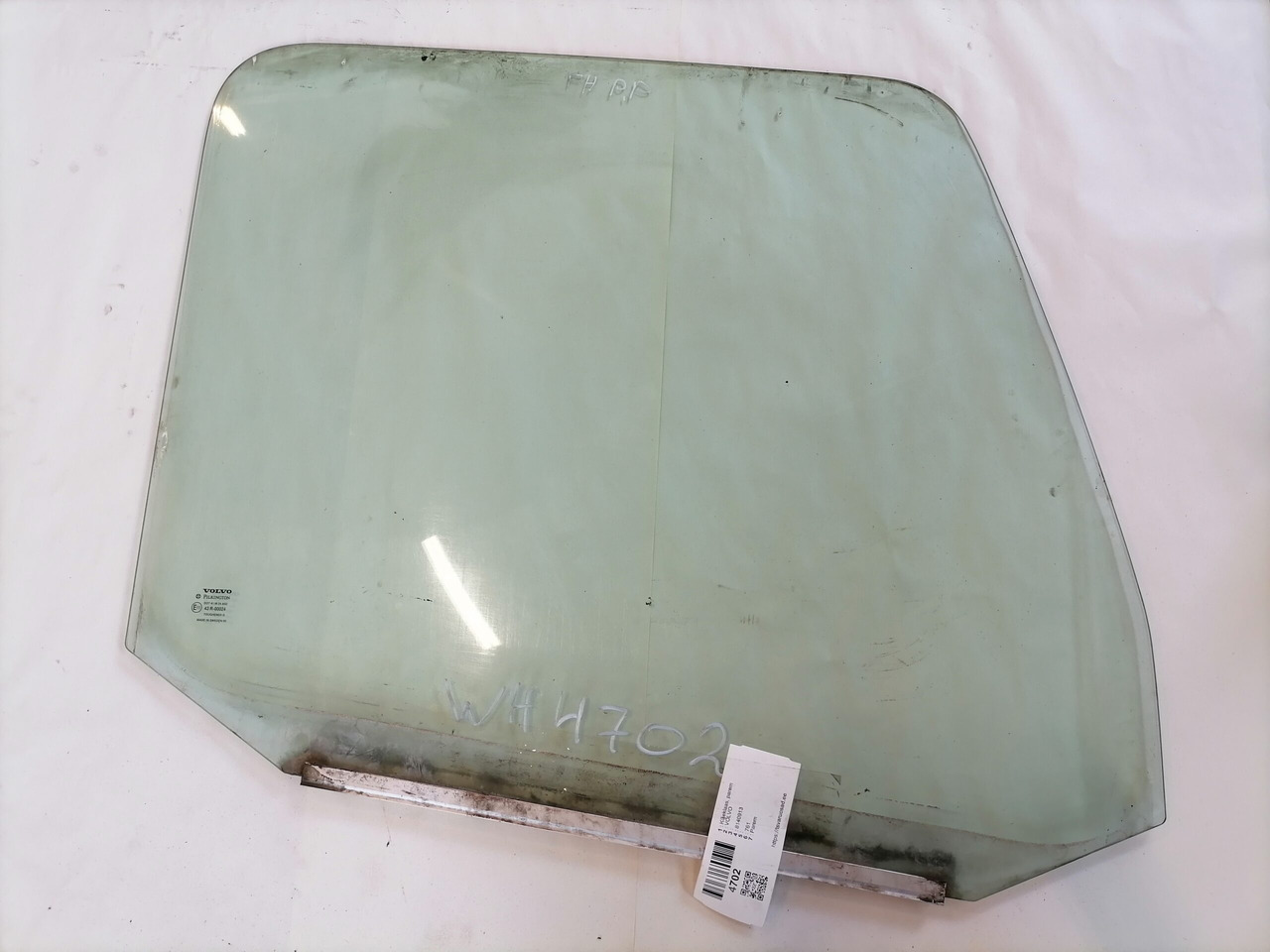 Volvo Küljeklaas, parem 8140913 - Vidro e peças para Camião: foto 2 Volvo Küljeklaas, parem 8140913 - Vidro e peças para Camião: foto 2