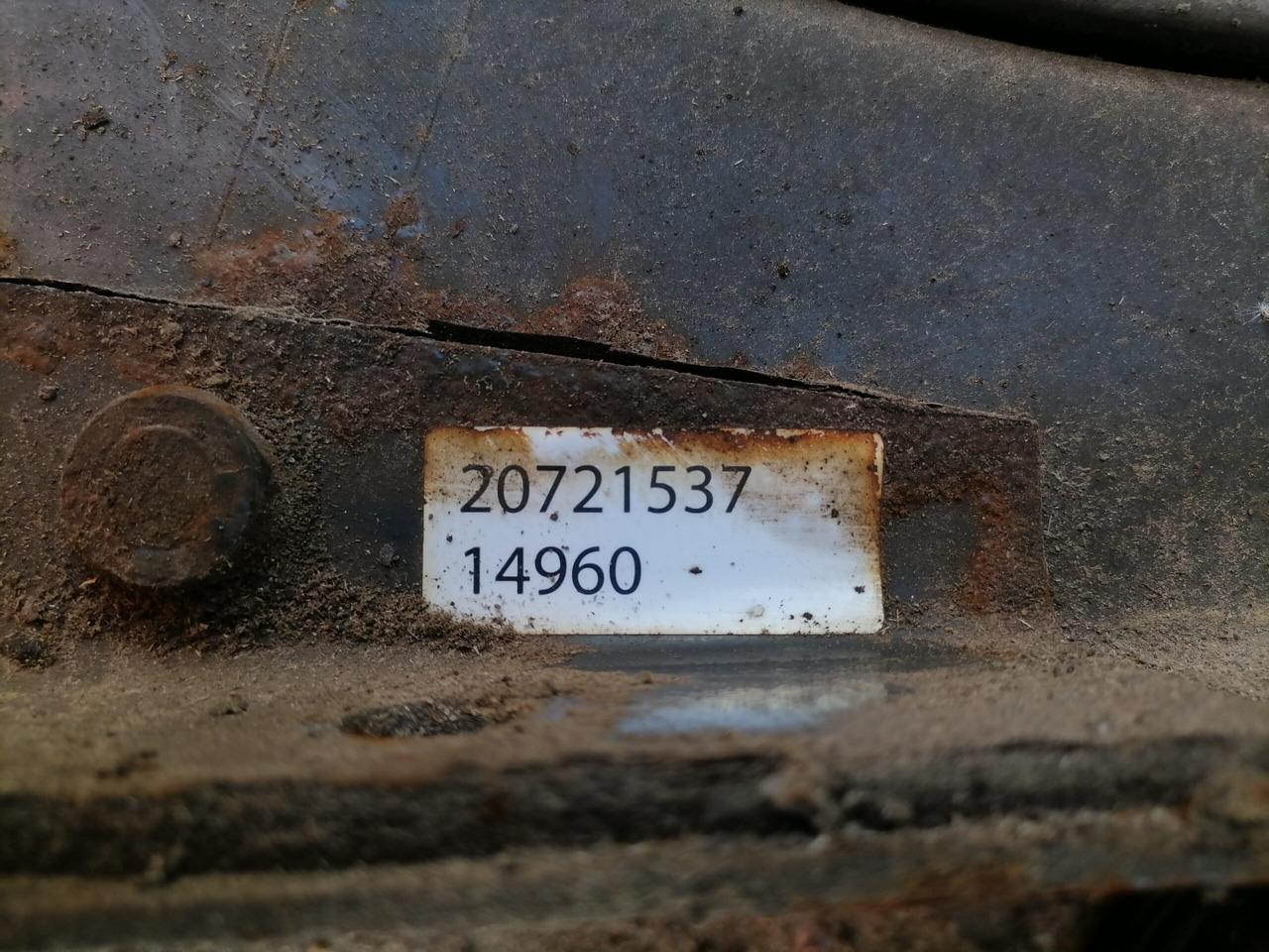 Volvo Kütusepaagi kandur, Volvo 20721537 - Tanque de combustível para Camião: foto 4 Volvo Kütusepaagi kandur, Volvo 20721537 - Tanque de combustível para Camião: foto 4