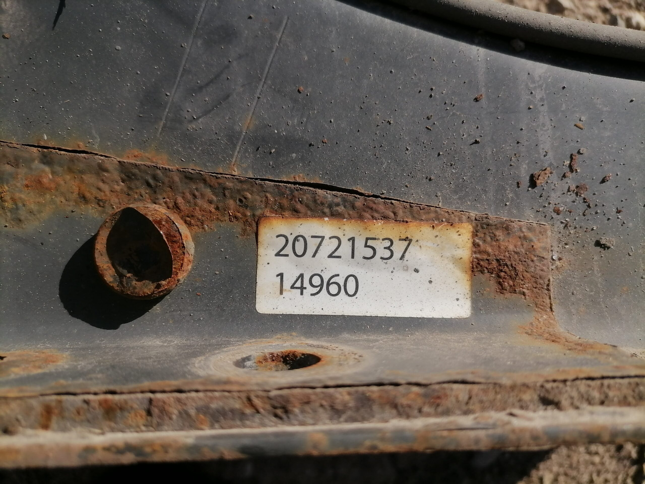 Volvo Kütusepaagi kandur, Volvo 20721537 - Tanque de combustível para Camião: foto 2 Volvo Kütusepaagi kandur, Volvo 20721537 - Tanque de combustível para Camião: foto 2