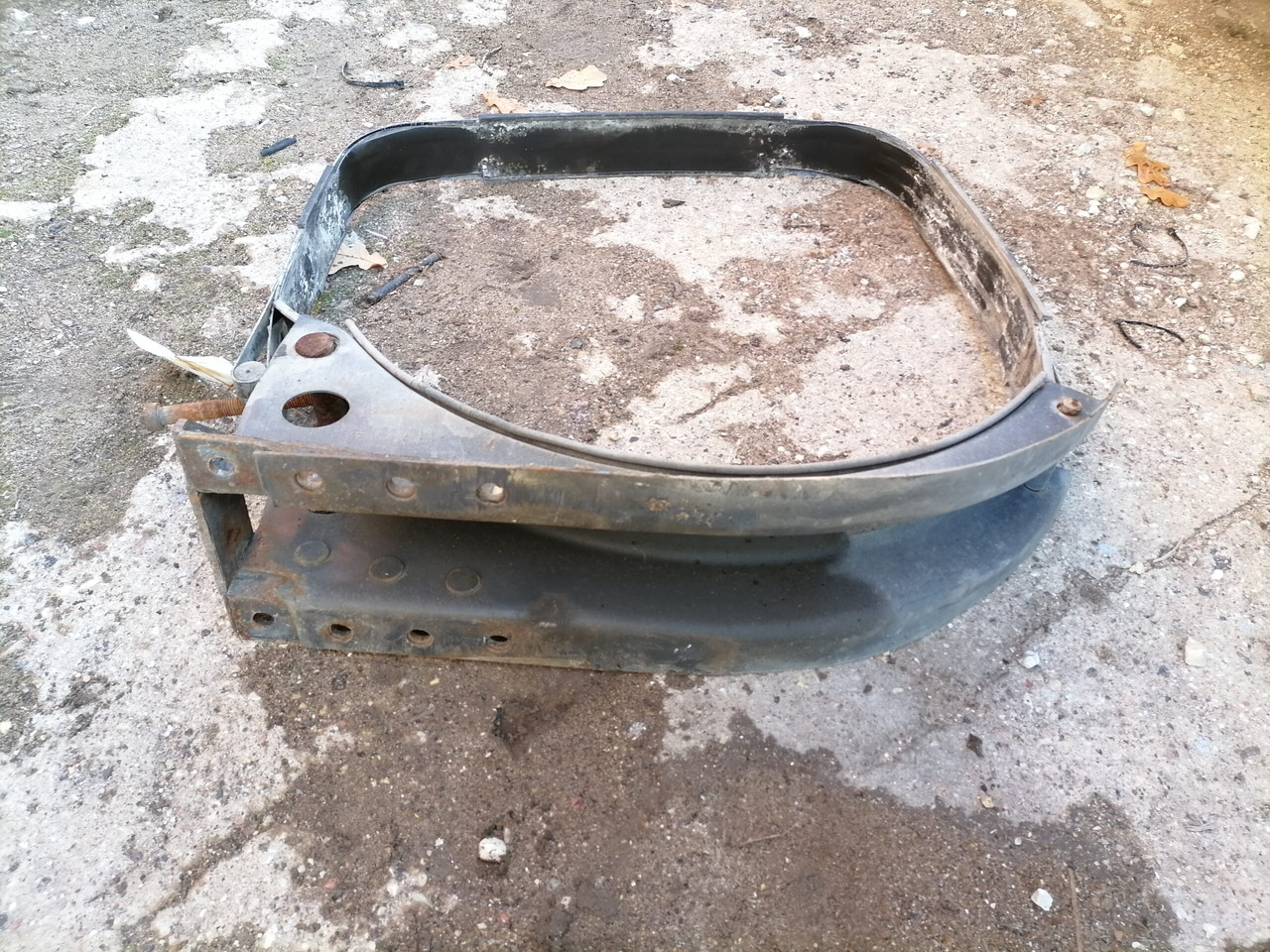 Volvo Kütusepaagi kandur, Volvo 20721537 - Tanque de combustível para Camião: foto 2 Volvo Kütusepaagi kandur, Volvo 20721537 - Tanque de combustível para Camião: foto 2