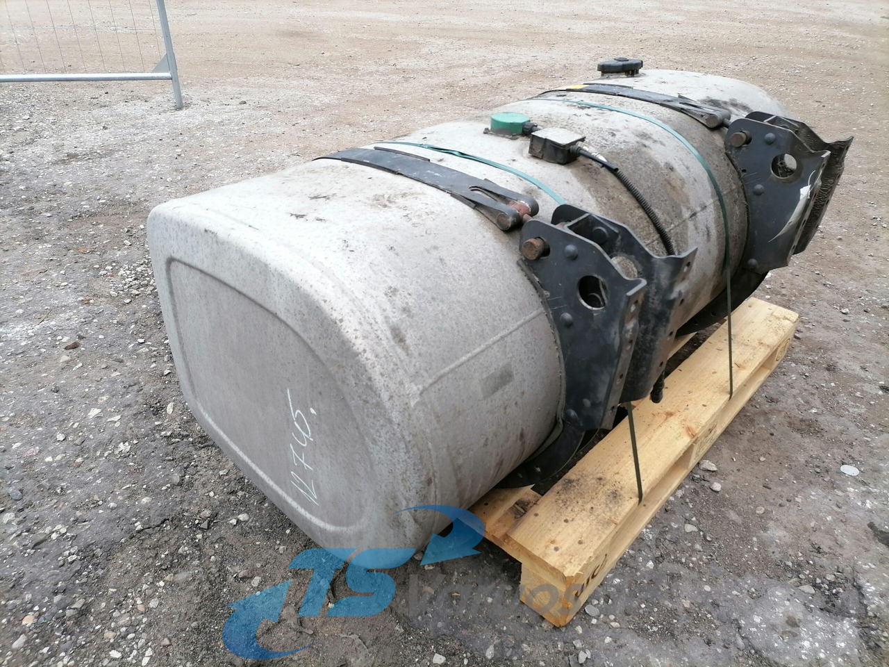 Volvo Kütusepaak 475L 22038784 - Tanque de combustível para Camião: foto 3 Volvo Kütusepaak 475L 22038784 - Tanque de combustível para Camião: foto 3