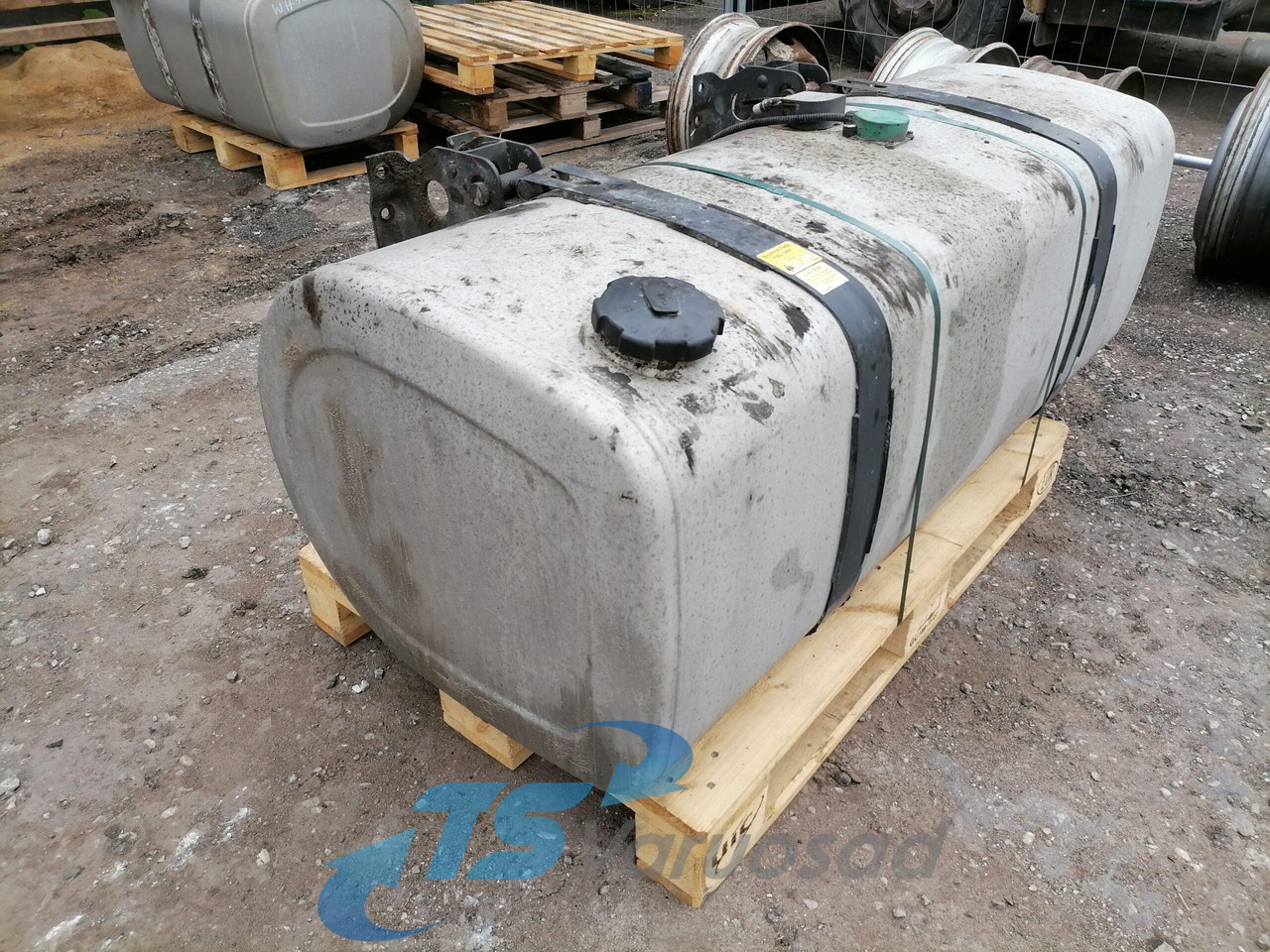 Volvo Kütusepaak 475L 22038784 - Tanque de combustível para Camião: foto 2 Volvo Kütusepaak 475L 22038784 - Tanque de combustível para Camião: foto 2