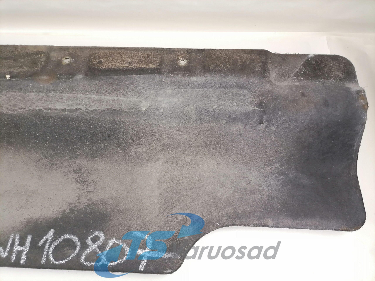 Volvo Noise reduction mat under the cab 21145675 - Peça universal para Camião: foto 3 Volvo Noise reduction mat under the cab 21145675 - Peça universal para Camião: foto 3