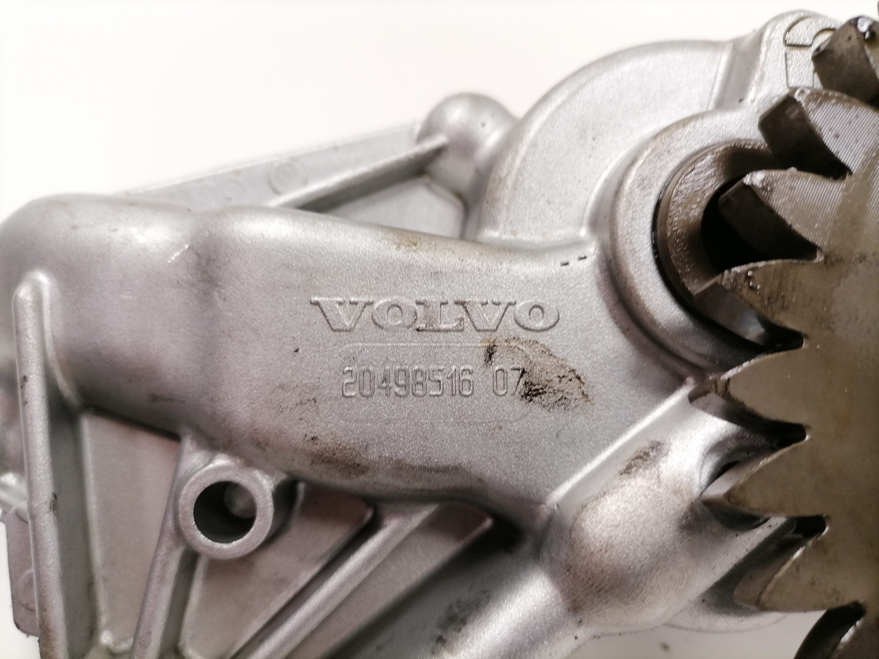 Volvo Oil pump 20498516 - Bomba de óleo para Camião: foto 2 Volvo Oil pump 20498516 - Bomba de óleo para Camião: foto 2