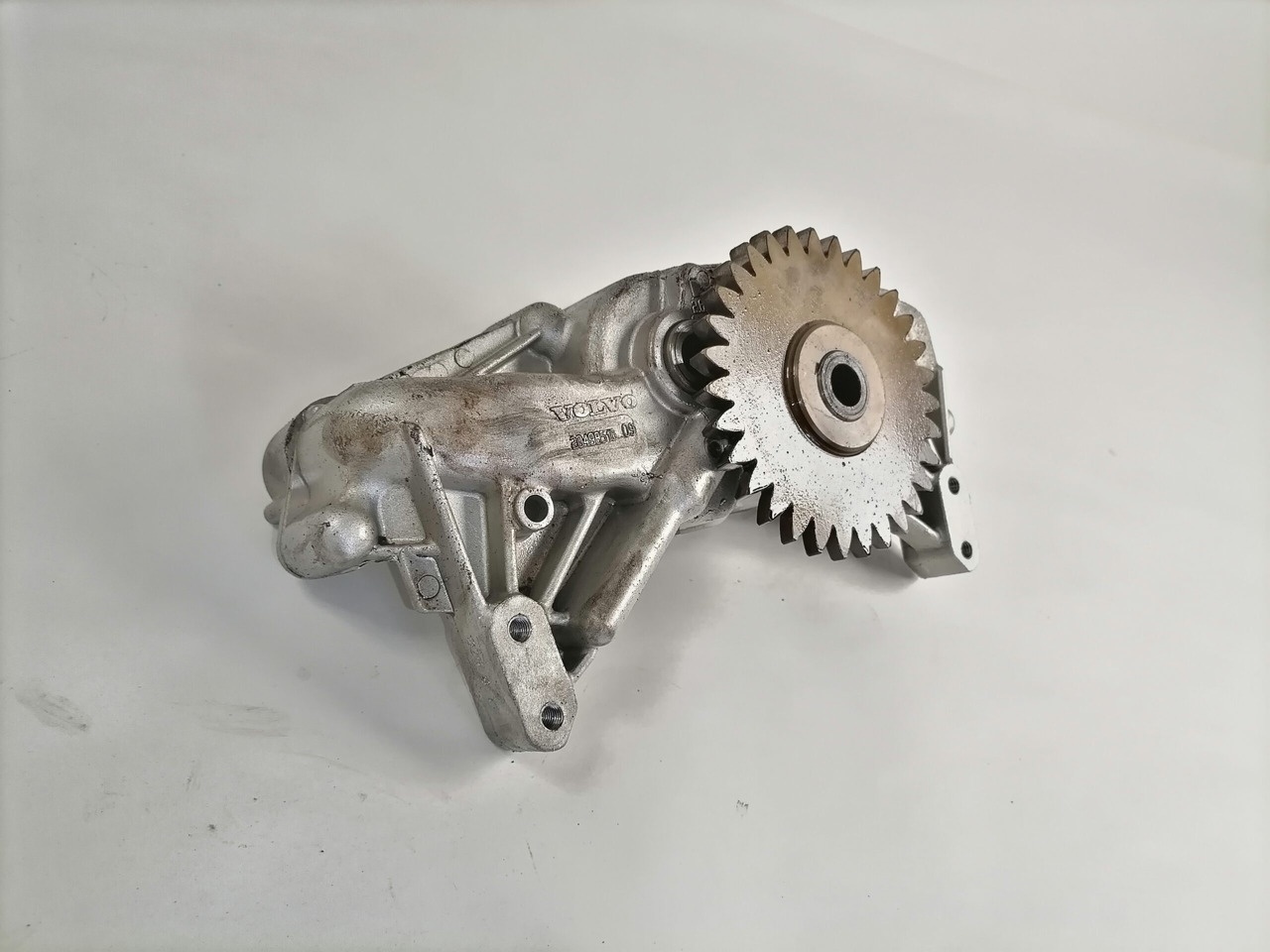 Volvo Oil pump 20498516 - Bomba de óleo para Camião: foto 1 Volvo Oil pump 20498516 - Bomba de óleo para Camião: foto 1