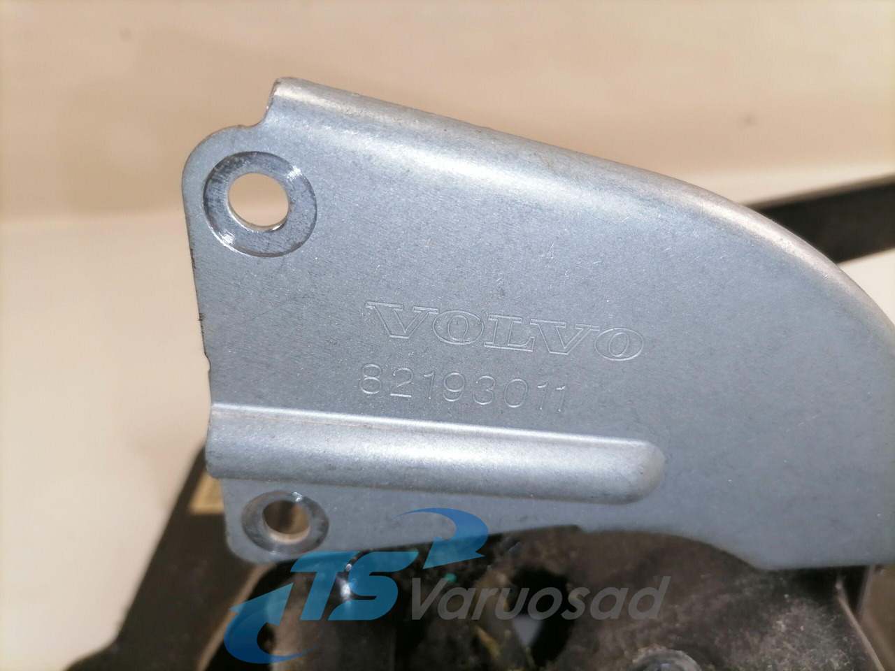 Volvo Pedaalide kandur 82424669 - Sistema de combustível para Camião: foto 4 Volvo Pedaalide kandur 82424669 - Sistema de combustível para Camião: foto 4