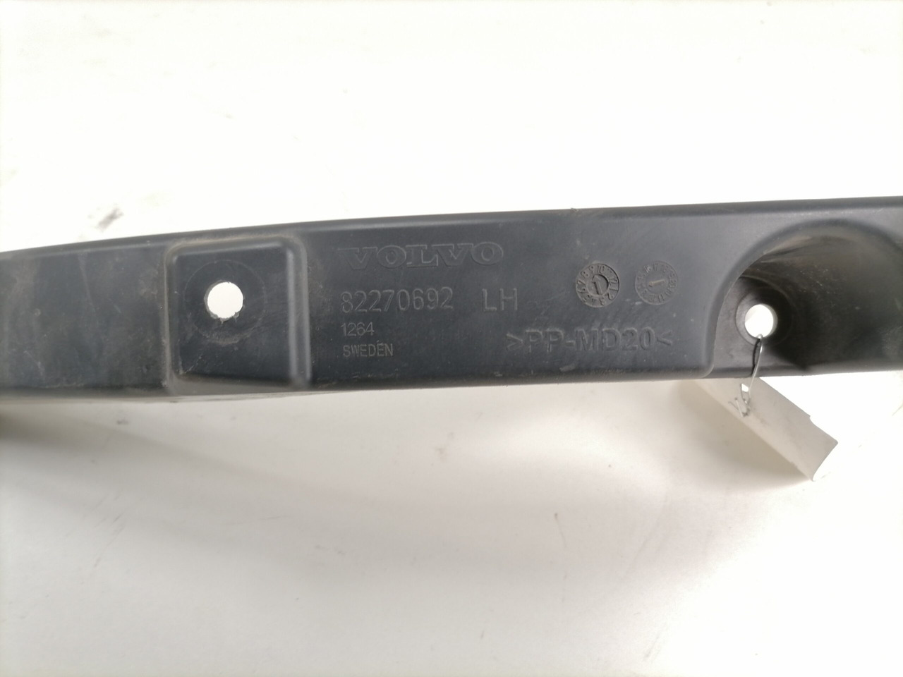 Volvo Plastik 82270692 - Peça universal para Camião: foto 4 Volvo Plastik 82270692 - Peça universal para Camião: foto 4