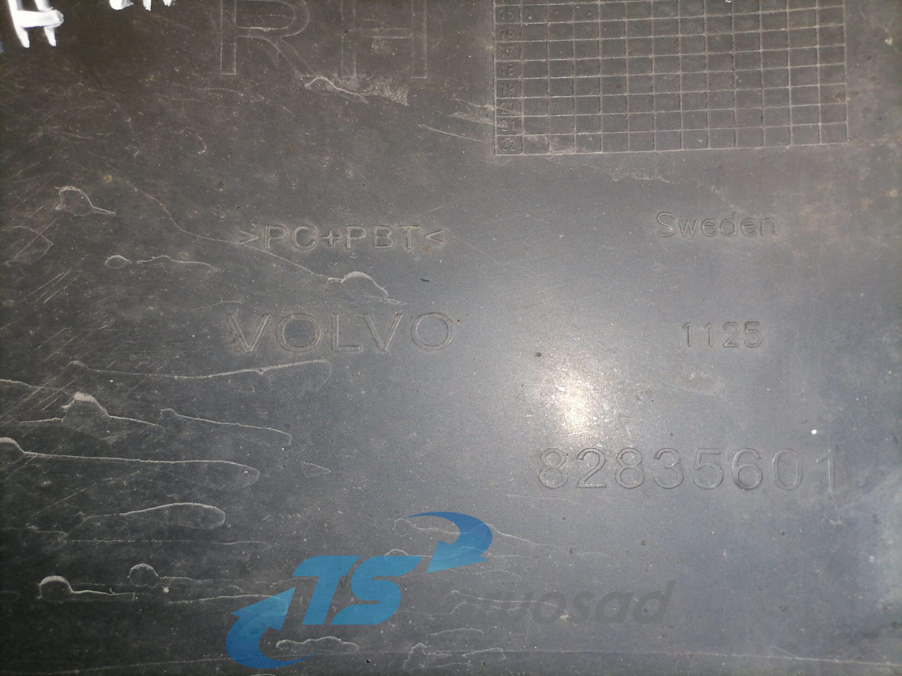 Volvo Plastikdetail 82835601 - Aerodinâmica/ Aerofólio para Camião: foto 3 Volvo Plastikdetail 82835601 - Aerodinâmica/ Aerofólio para Camião: foto 3