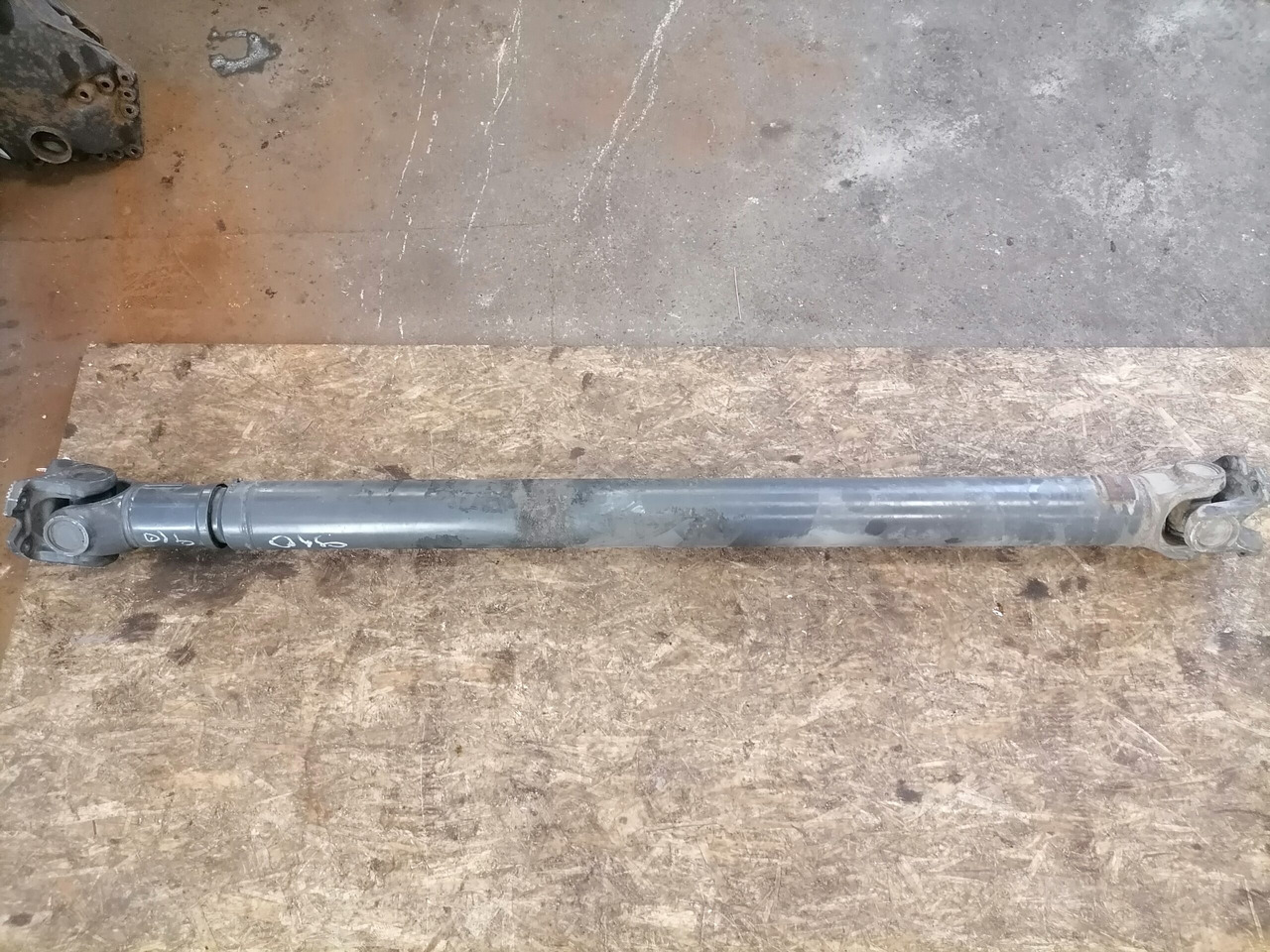 Volvo Propeller shaft 1067769 - Veio de transmissão para Camião: foto 2 Volvo Propeller shaft 1067769 - Veio de transmissão para Camião: foto 2