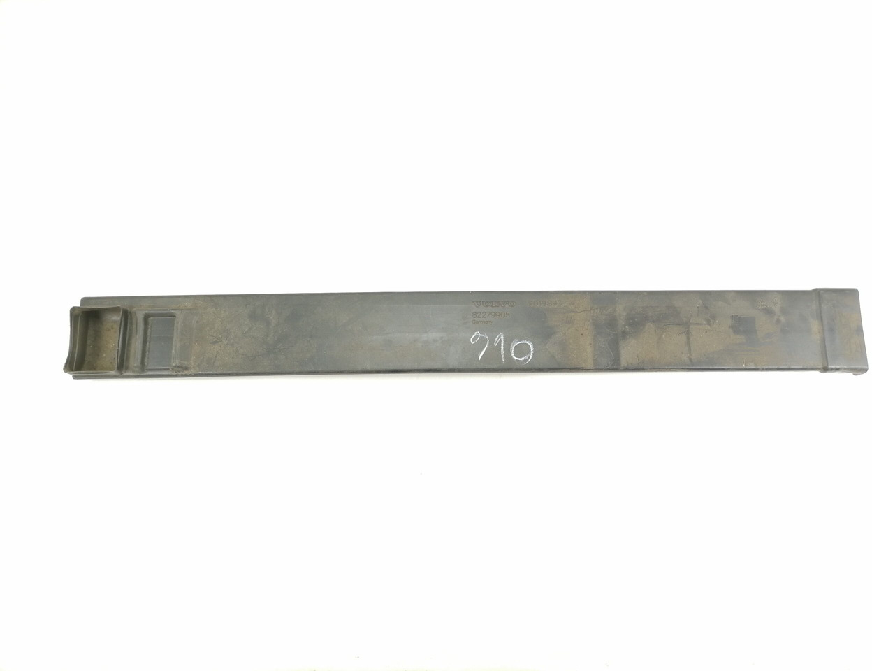 Volvo Salongi plastik 82279905 - Peça universal para Camião: foto 1 Volvo Salongi plastik 82279905 - Peça universal para Camião: foto 1