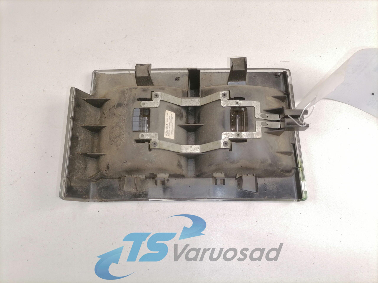 Volvo Salongi valgusti 84004981 - Peça universal para Camião: foto 2 Volvo Salongi valgusti 84004981 - Peça universal para Camião: foto 2