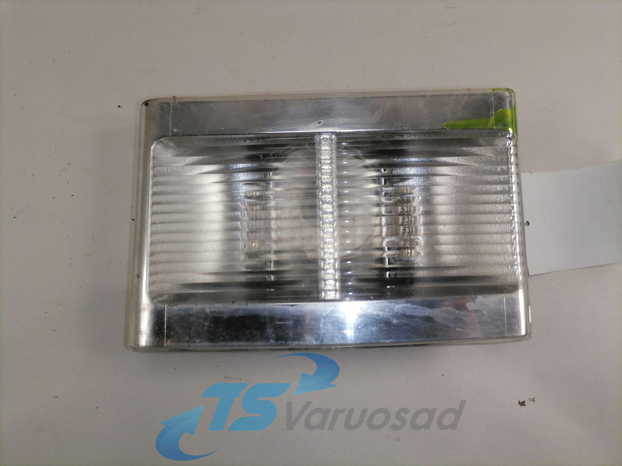 Volvo Salongi valgusti 84004981 - Peça universal para Camião: foto 1 Volvo Salongi valgusti 84004981 - Peça universal para Camião: foto 1