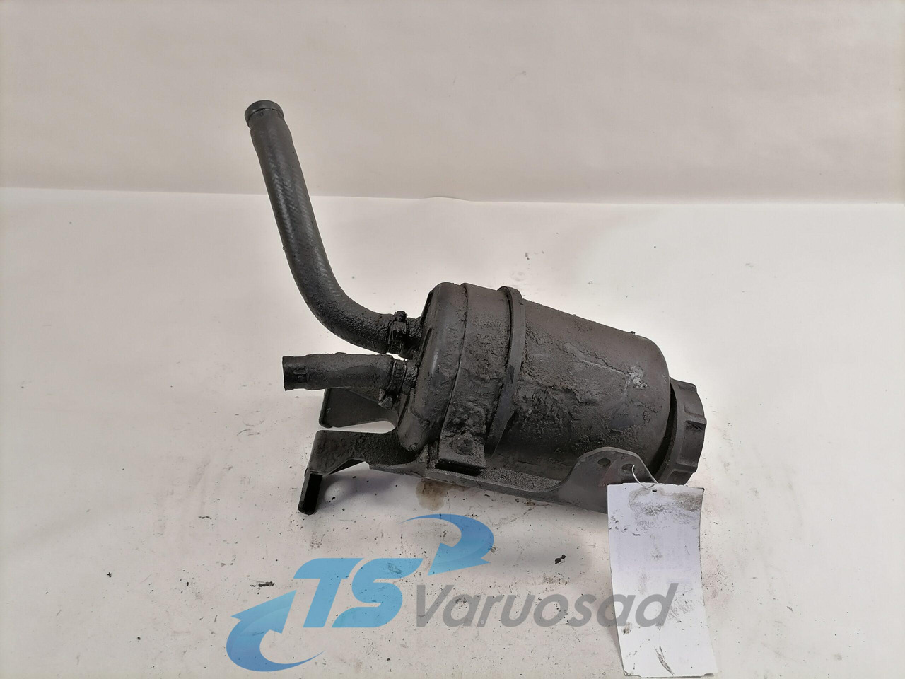 Volvo Steering oil tank+ bracket 20479764 - Mangueira de direção para Camião: foto 1 Volvo Steering oil tank+ bracket 20479764 - Mangueira de direção para Camião: foto 1