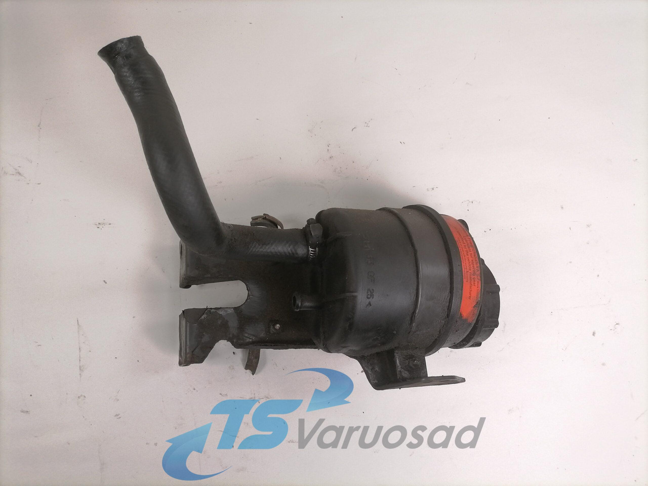 Volvo Steering oil tank+ bracket 20495075 - Mangueira de direção para Camião: foto 2 Volvo Steering oil tank+ bracket 20495075 - Mangueira de direção para Camião: foto 2