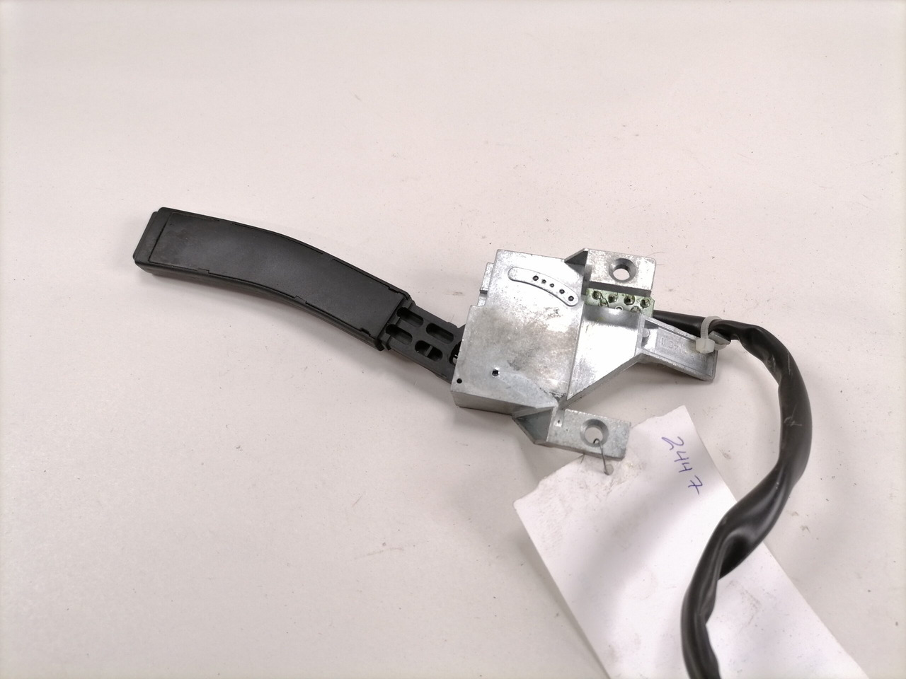 Volvo Switch 20399175 - Sistema elétrico para Camião: foto 5 Volvo Switch 20399175 - Sistema elétrico para Camião: foto 5
