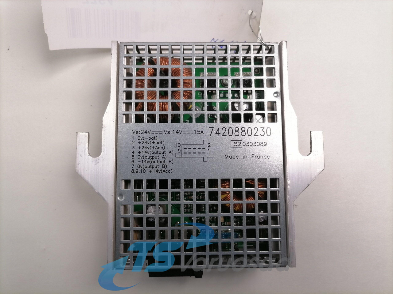 Volvo Voltage converter 7420880230 - Sistema elétrico para Camião: foto 3 Volvo Voltage converter 7420880230 - Sistema elétrico para Camião: foto 3