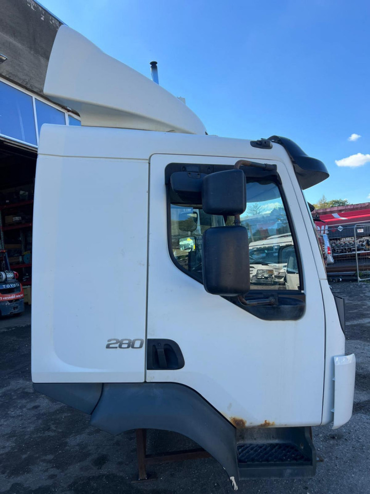 Volvo Volvo kabiin 85145280 - Cabine e interior para Camião: foto 3 Volvo Volvo kabiin 85145280 - Cabine e interior para Camião: foto 3