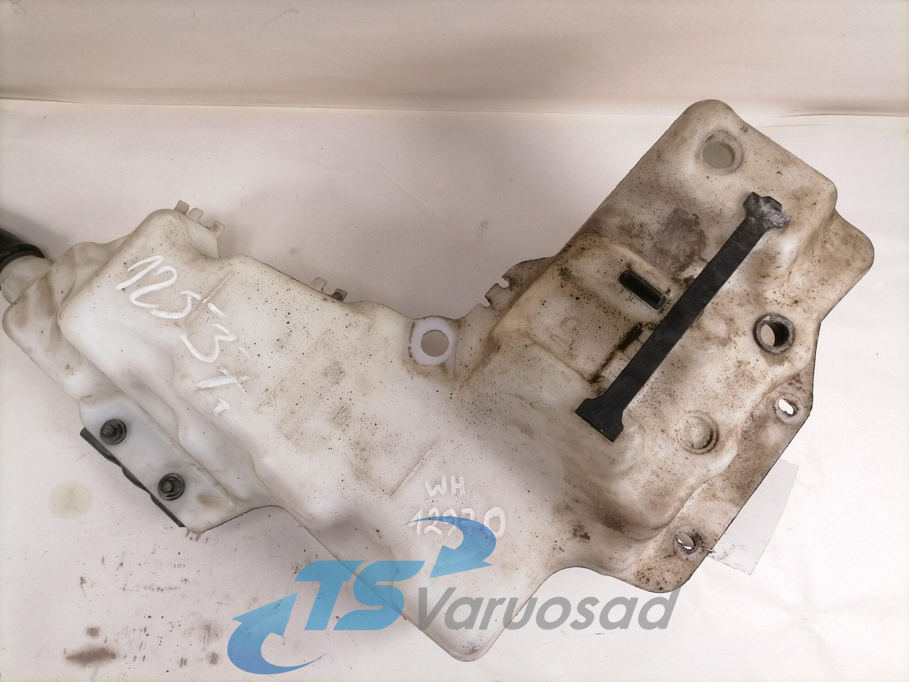Volvo Windscreen washer fluid tank 84092259 - Limpador de pára-brisa para Camião: foto 2 Volvo Windscreen washer fluid tank 84092259 - Limpador de pára-brisa para Camião: foto 2