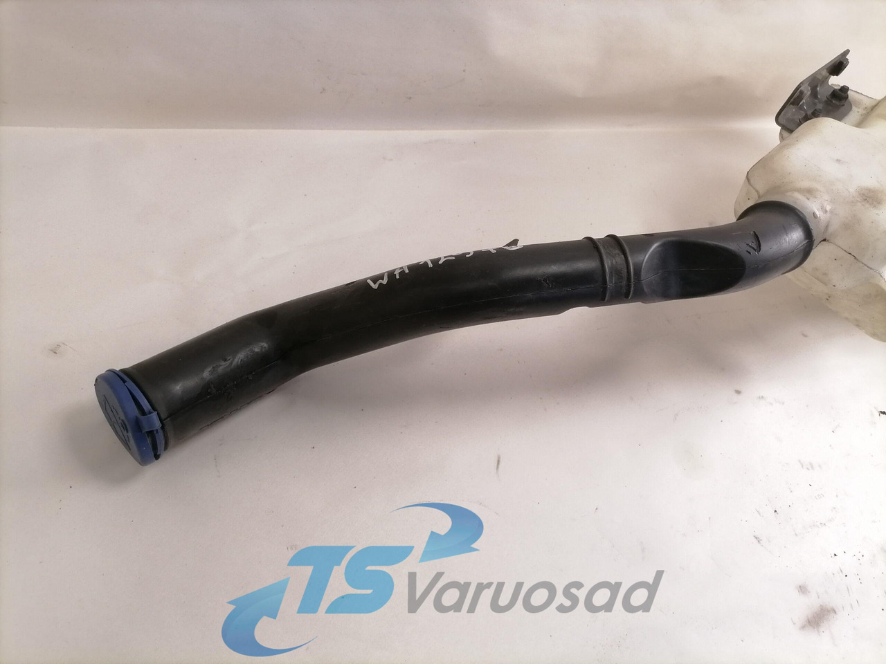 Volvo Windscreen washer fluid tank 84092259 - Limpador de pára-brisa para Camião: foto 3 Volvo Windscreen washer fluid tank 84092259 - Limpador de pára-brisa para Camião: foto 3