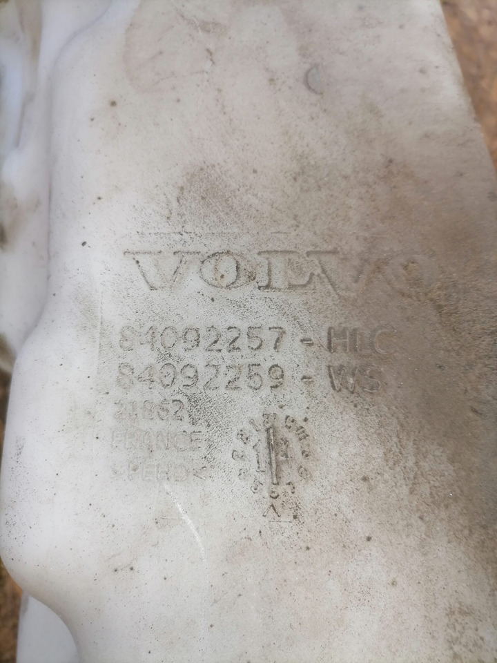 Volvo Windscreen washer fluid tank 84092259 - Limpador de pára-brisa para Camião: foto 3 Volvo Windscreen washer fluid tank 84092259 - Limpador de pára-brisa para Camião: foto 3
