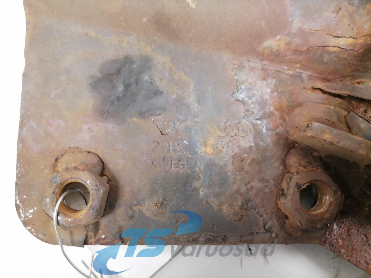 Volvo lower grille carrier hinge 20545095 - Grade radiador para Camião: foto 2 Volvo lower grille carrier hinge 20545095 - Grade radiador para Camião: foto 2