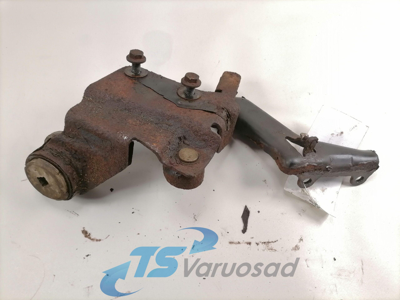 Volvo lower grille carrier hinge 20545095 - Grade radiador para Camião: foto 2 Volvo lower grille carrier hinge 20545095 - Grade radiador para Camião: foto 2