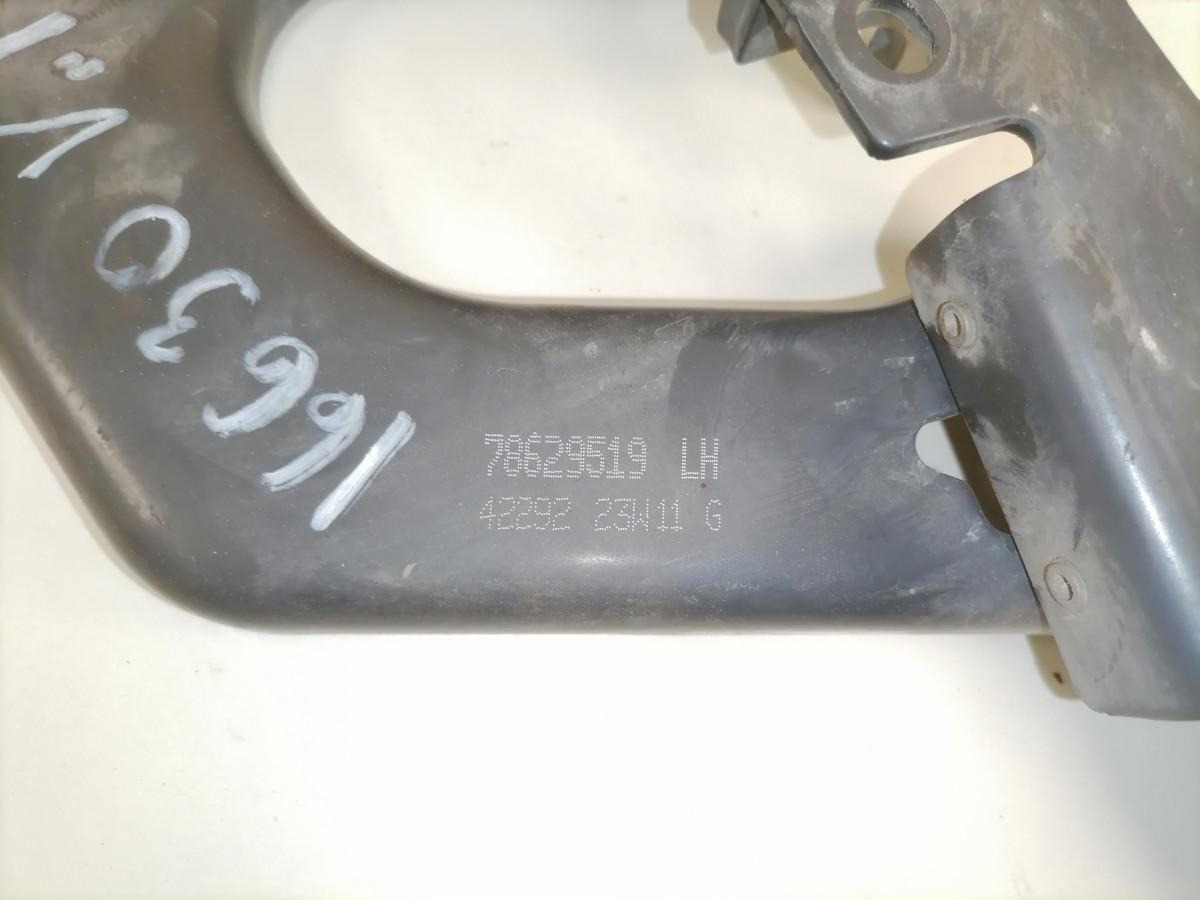 Volvo lower grille carrier hinge 78629519 - Grade radiador para Camião: foto 4 Volvo lower grille carrier hinge 78629519 - Grade radiador para Camião: foto 4