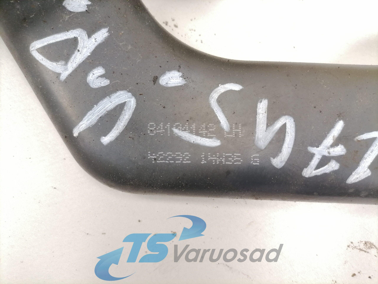 Volvo lower grille carrier hinge 84104142 - Grade radiador para Camião: foto 3 Volvo lower grille carrier hinge 84104142 - Grade radiador para Camião: foto 3