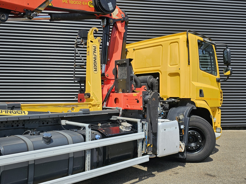 DAF CF 330 6x2-4 / PALFINGER CRANE + HOOKLIFT - Camião polibenne, Camião grua: foto 4 DAF CF 330 6x2-4 / PALFINGER CRANE + HOOKLIFT - Camião polibenne, Camião grua: foto 4