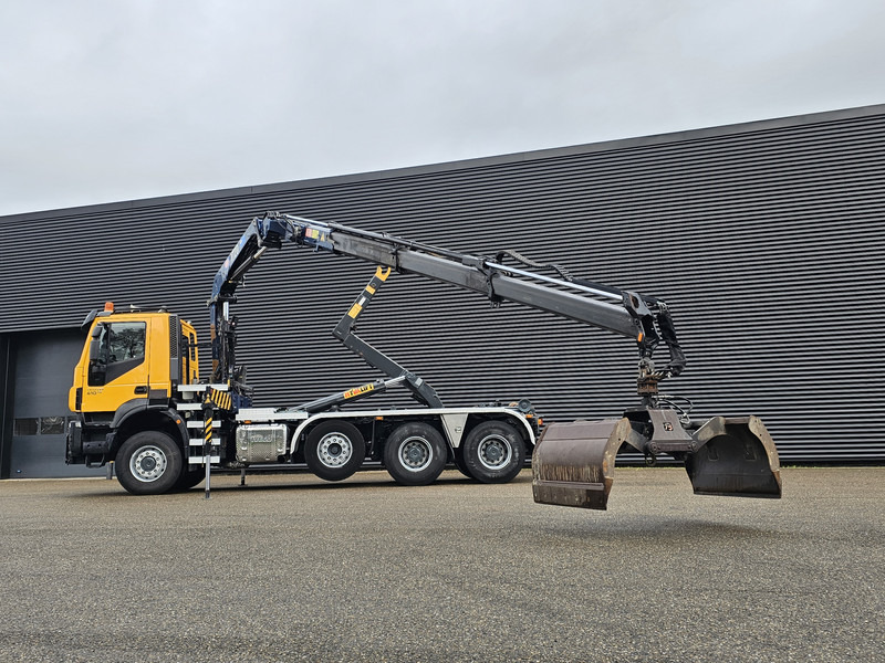 Iveco TRAKKER 380 8X6 / EURO 6 / CRANE + HOOKLIFT - Camião polibenne, Camião grua: foto 4 Iveco TRAKKER 380 8X6 / EURO 6 / CRANE + HOOKLIFT - Camião polibenne, Camião grua: foto 4