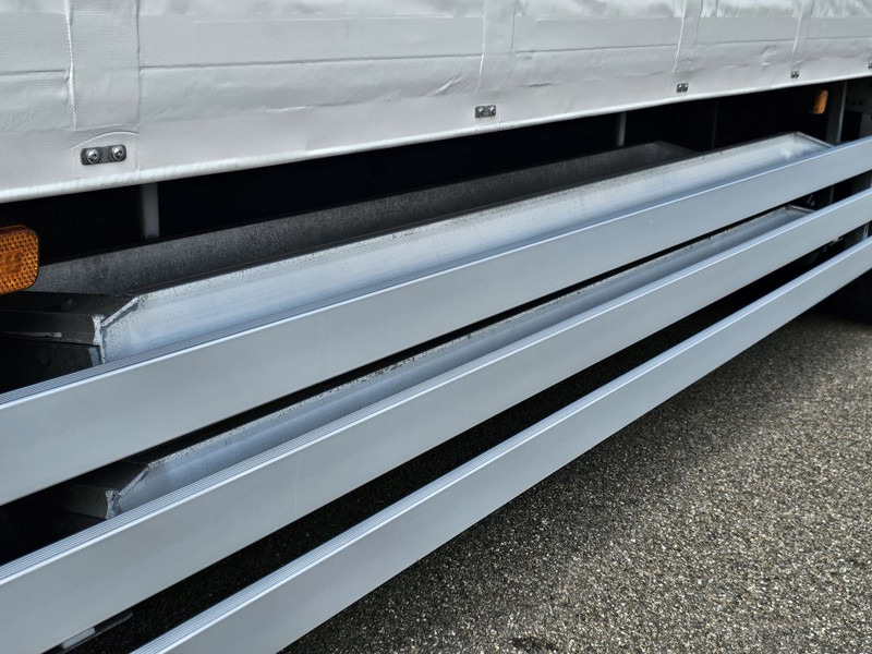 Camião de lona MAN TGM 26.320 / 6x2-4 / LBW / 6000kg TAIL LIFT: foto 11