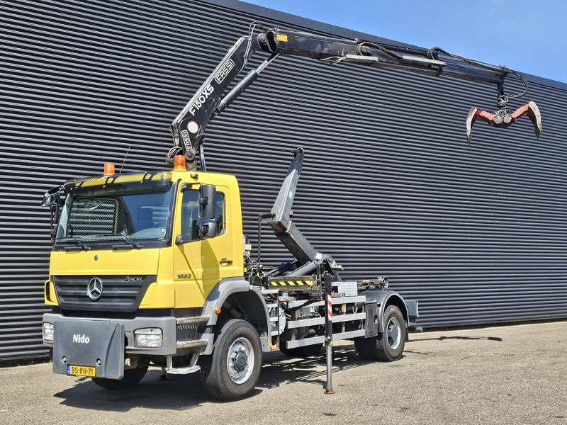 Mercedes-Benz AXOR 1823 4X4 / FASSI CRANE + HOOKLIFT / SPRING SUSPENSION - Camião polibenne, Camião grua: foto 1 Mercedes-Benz AXOR 1823 4X4 / FASSI CRANE + HOOKLIFT / SPRING SUSPENSION - Camião polibenne, Camião grua: foto 1