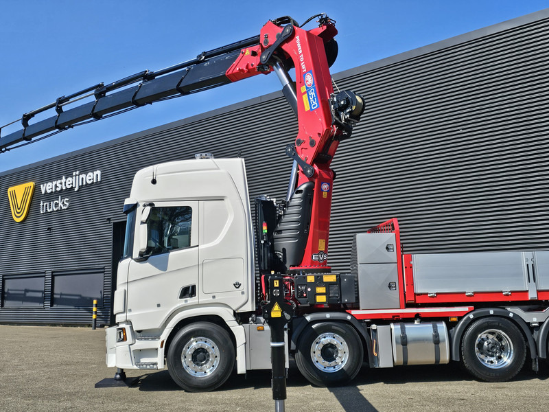 Fotografia de interior 1: Camião grua Scania R590 8x2*6 HMF 9520 + JiB + WINCH / TRACTOR /