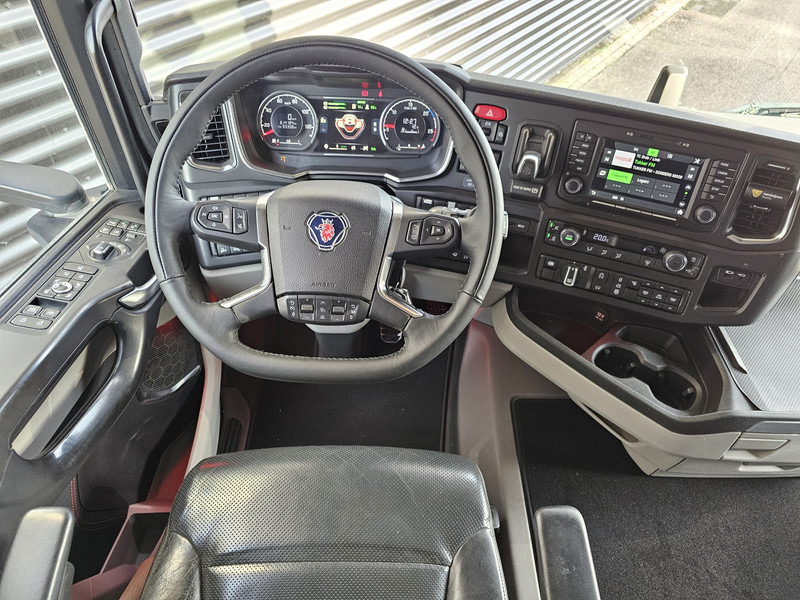 Fotografia de interior 2: Tractor Scania R580 V8 6X2 / FULL AIR / RETARDER