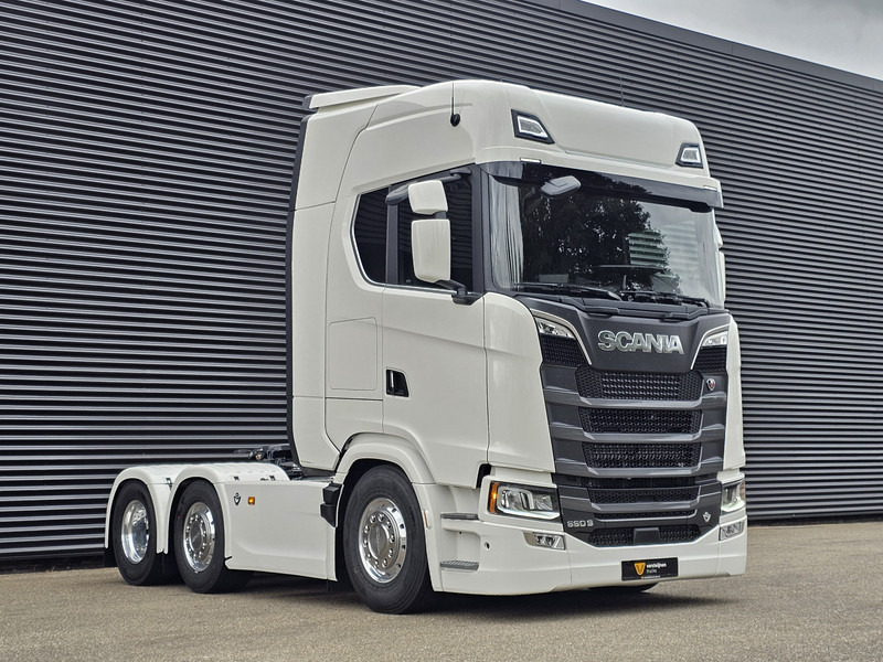 Scania S660 V8 6x2/4 / 2 x PTO / PARKING COOLER / FULL AIR - Tractor: foto 4 Scania S660 V8 6x2/4 / 2 x PTO / PARKING COOLER / FULL AIR - Tractor: foto 4