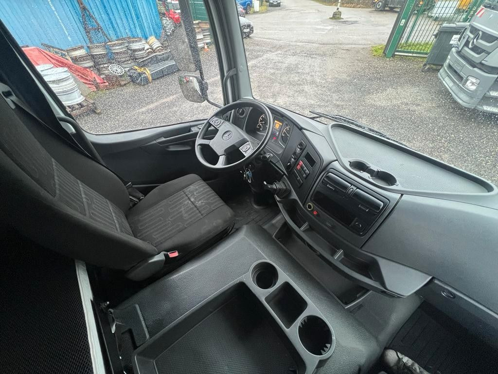 Mercedes-Benz 1324 4X2 Koffer Plane 6 to. Hebebühne Mercedes-Benz 1324 4X2 Koffer Plane 6 to. Hebebühne - Camião furgão: foto 2 Mercedes-Benz 1324 4X2 Koffer Plane 6 to. Hebebühne Mercedes-Benz 1324 4X2 Koffer Plane 6 to. Hebebühne - Camião furgão: foto 2