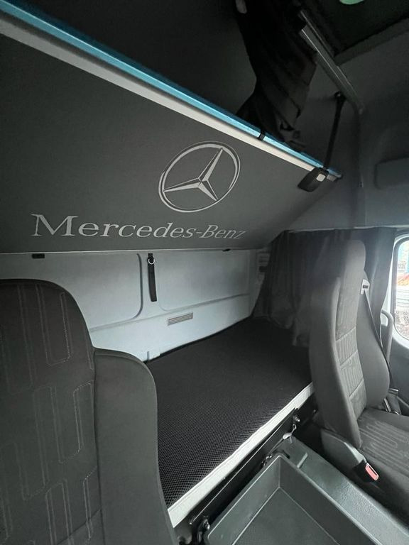 Mercedes-Benz 1324 4X2 Koffer Plane 6 to. Hebebühne Mercedes-Benz 1324 4X2 Koffer Plane 6 to. Hebebühne - Camião de lona: foto 4 Mercedes-Benz 1324 4X2 Koffer Plane 6 to. Hebebühne Mercedes-Benz 1324 4X2 Koffer Plane 6 to. Hebebühne - Camião de lona: foto 4