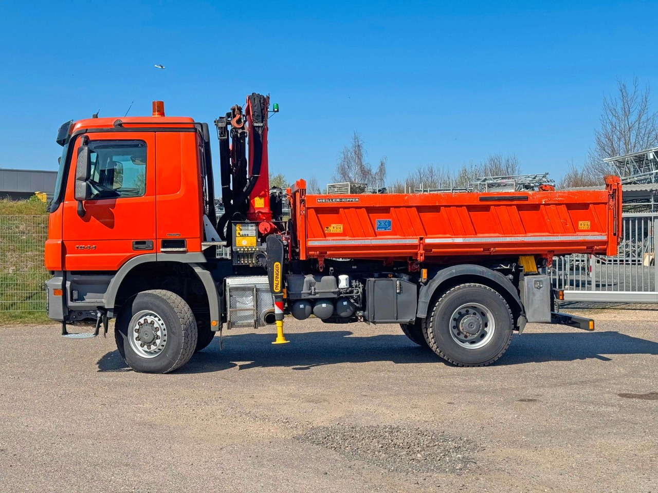 Mercedes-Benz 1844 4x4 Meiller 3S Bordmatik Palfinger PK16001K - Camião basculante: foto 3 Mercedes-Benz 1844 4x4 Meiller 3S Bordmatik Palfinger PK16001K - Camião basculante: foto 3